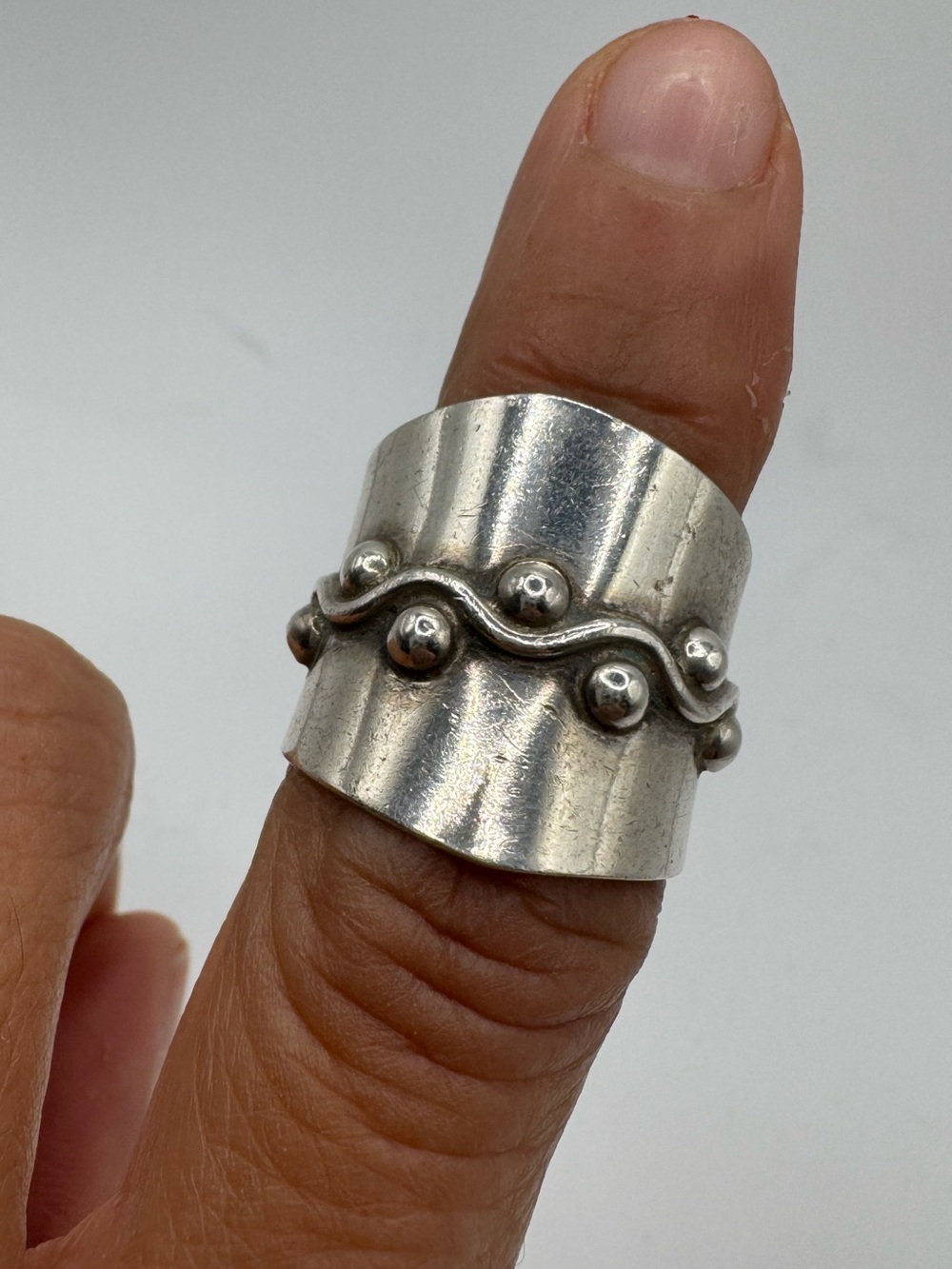 Vintage Sterling Silver Wavy Bead Wide Band Ring Size 8 - Picture 9 of 12